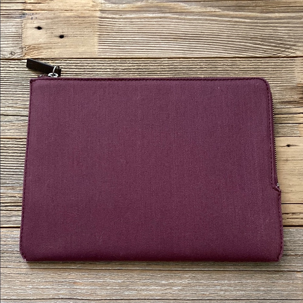 Everlane Tablet/Kindle Case. Cotton/Polyester. Burgundy.